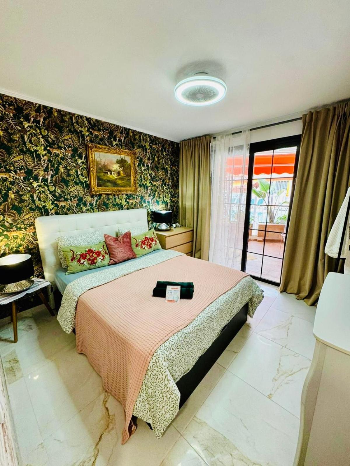 Apartment With Terrace And Pool, Los Cristianos Лос Кристианос Экстерьер фото